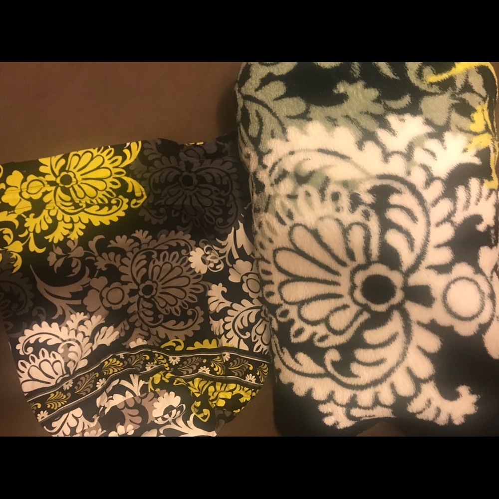 Vera Bradley Throw and Ditty
